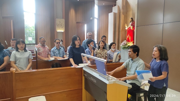 Organis Rio dengan pendamping Ibu Yanti PAKAI